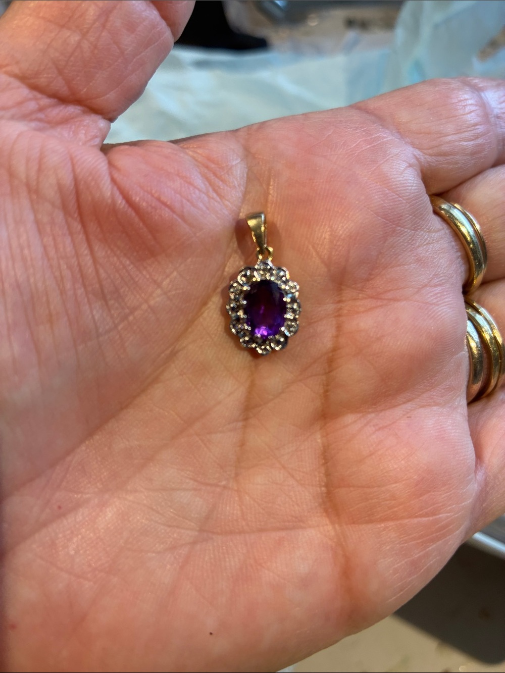 14K Amethyst Pendant Halo Surround. 1.46 Grams.